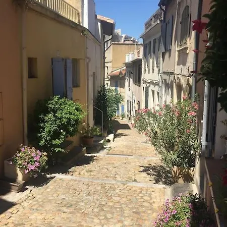 Charmante Petite Maison Donnant Sur Les Arenes Arles