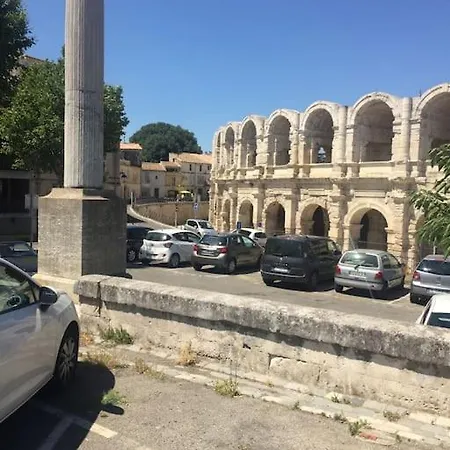 Charmante Petite Maison Donnant Sur Les Arenes Feriehus *