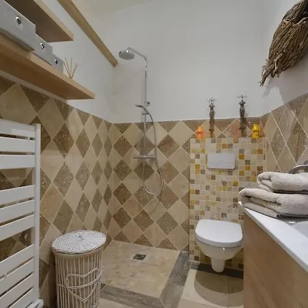 Charmante Petite Maison Donnant Sur Les Arenes Holiday home *