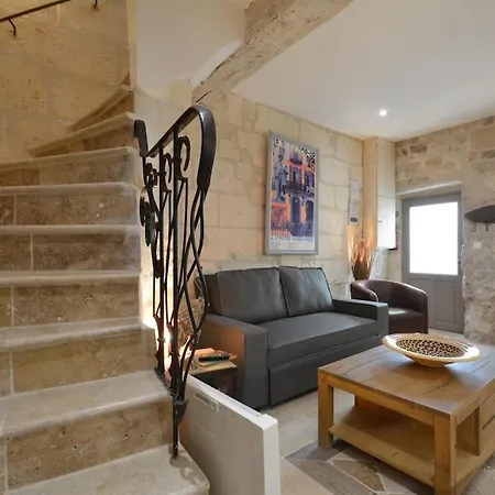 Charmante Petite Maison Donnant Sur Les Arenes
