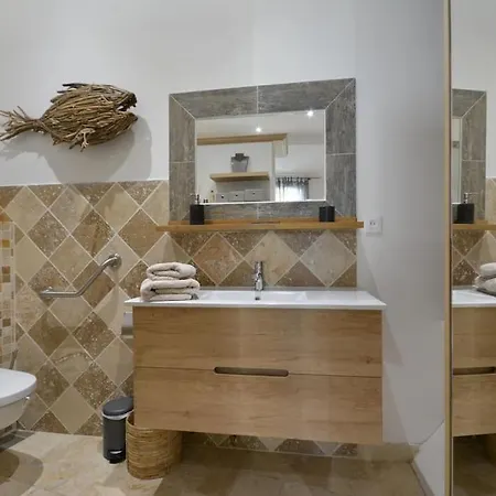 Holiday home Charmante Petite Maison Donnant Sur Les Arenes Arles