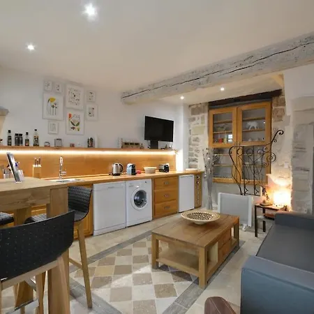 Charmante Petite Maison Donnant Sur Les Arenes